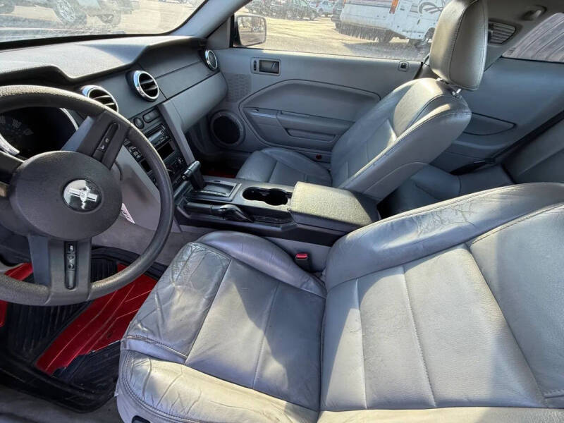 2005 Ford Mustang V6 Deluxe