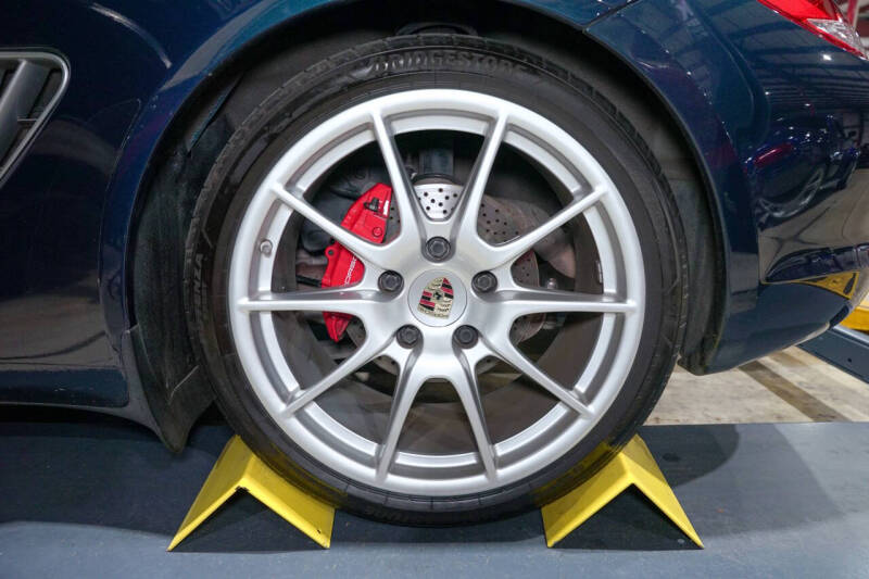 2012 Porsche Cayman R