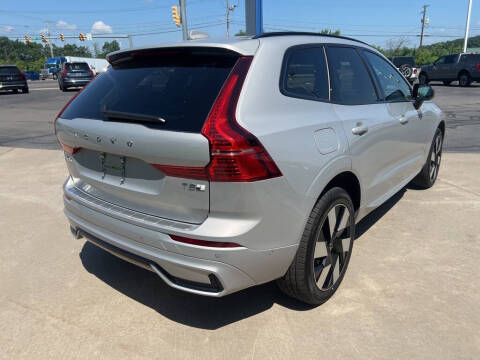 2025 Volvo XC60 T8 Plus Dark Theme