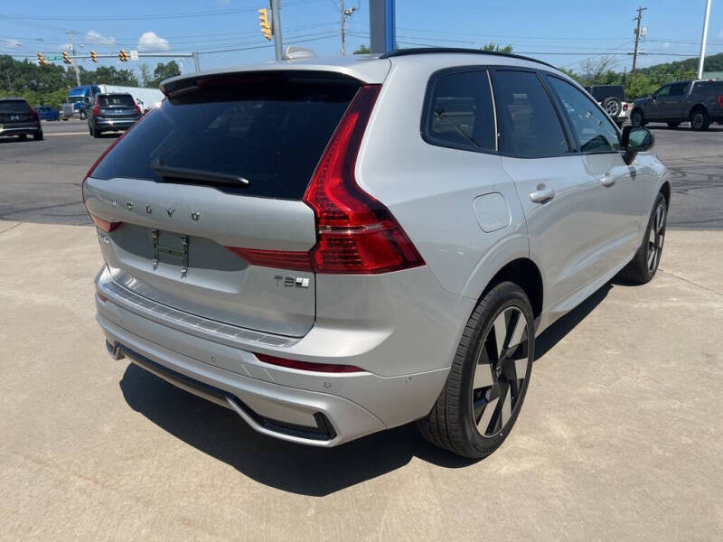2025 Volvo XC60 T8 Plus Dark Theme