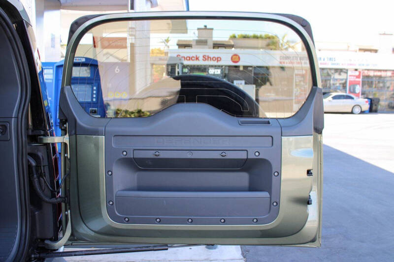 2021 Land Rover Defender 110 SE