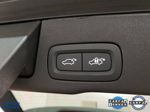 2025 Volvo XC60 B5 Plus Dark Theme