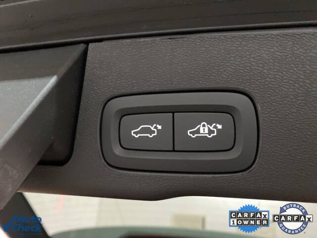 2025 Volvo XC60 B5 Plus Dark Theme