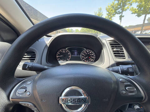 2017 Nissan Pathfinder S