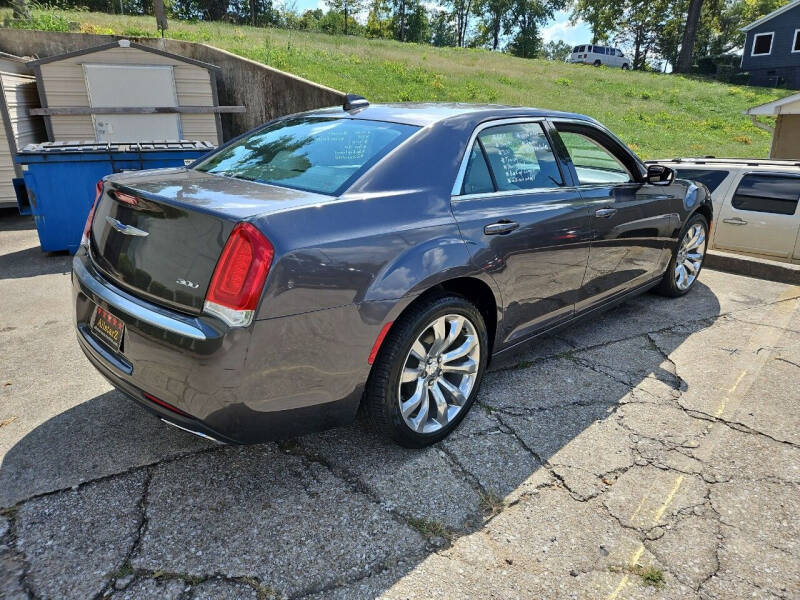 2018 Chrysler 300 Touring photo 6