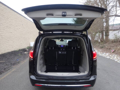 2017 Chrysler Pacifica Touring-L