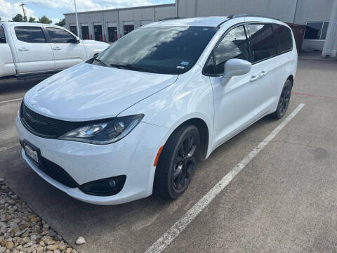 2020 Chrysler Pacifica Touring L