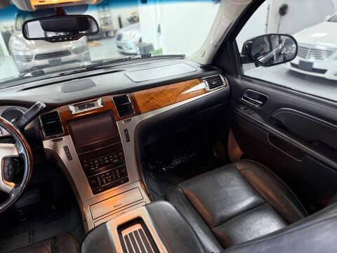 2013 Cadillac Escalade Platinum Edition