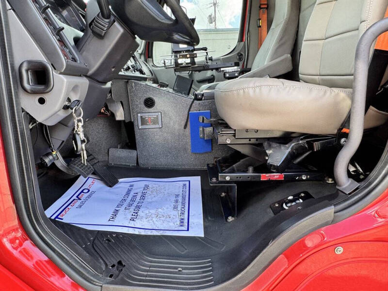 2016 Freightliner M2 106