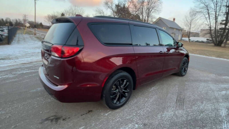 2020 Chrysler Pacifica AWD LAUNCH EDITION photo 5