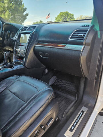 2017 Ford Explorer Platinum