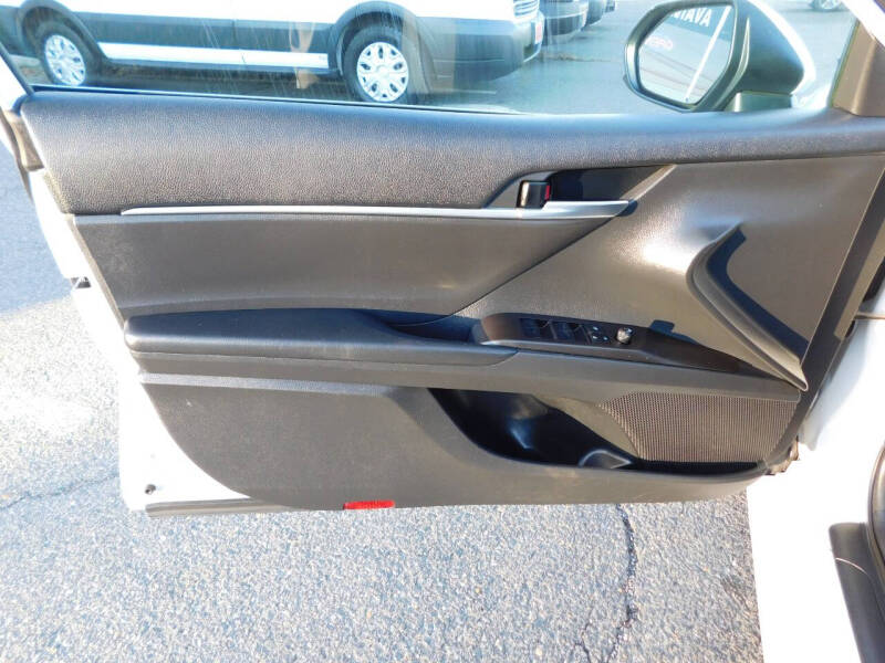 2022 Toyota Camry Hybrid LE