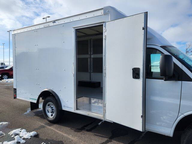 2025 Chevrolet Express 3500