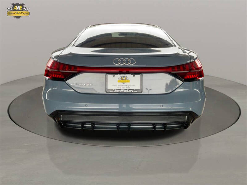 2023 Audi e-tron GT quattro Premium Plus