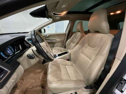 2016 Volvo XC60 T5 Platinum