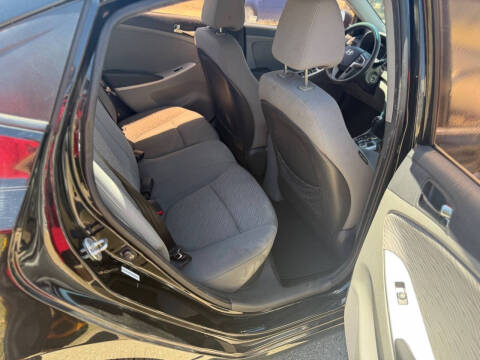 2012 Hyundai Accent GLS