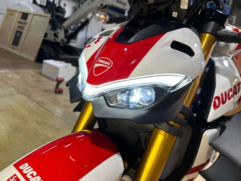 2025 Ducati Streetfighter V4 Supreme