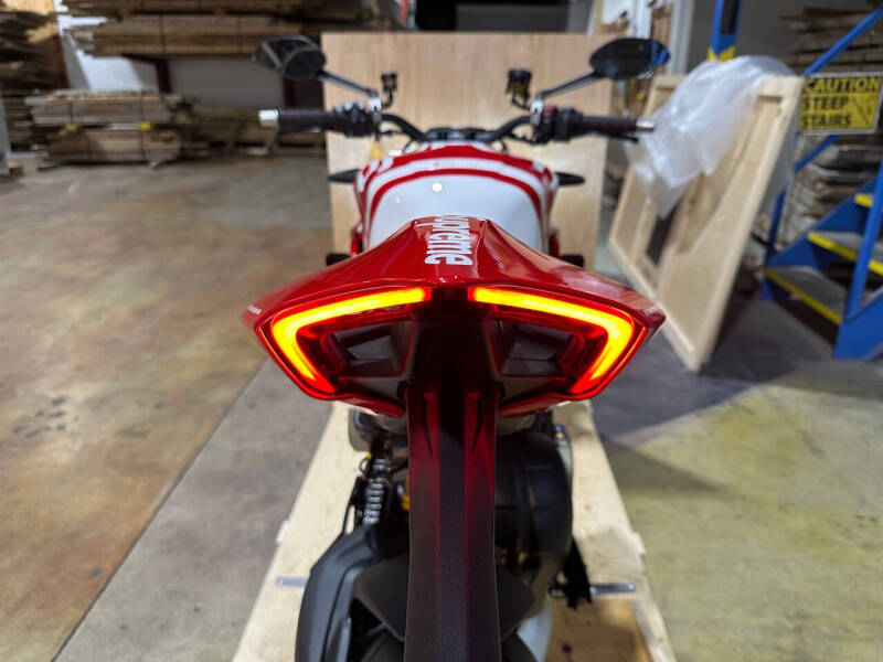 2025 Ducati Streetfighter V4 Supreme