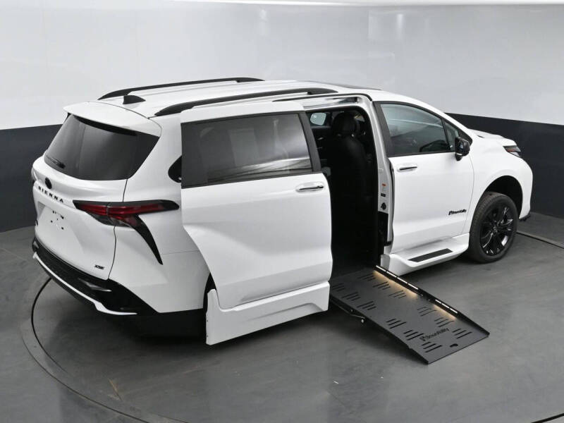 2025 Toyota Sienna XSE 7-Passenger