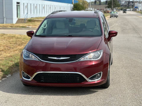 2017 Chrysler Pacifica for sale at FRANK MOTORS INC in Kansas City KS