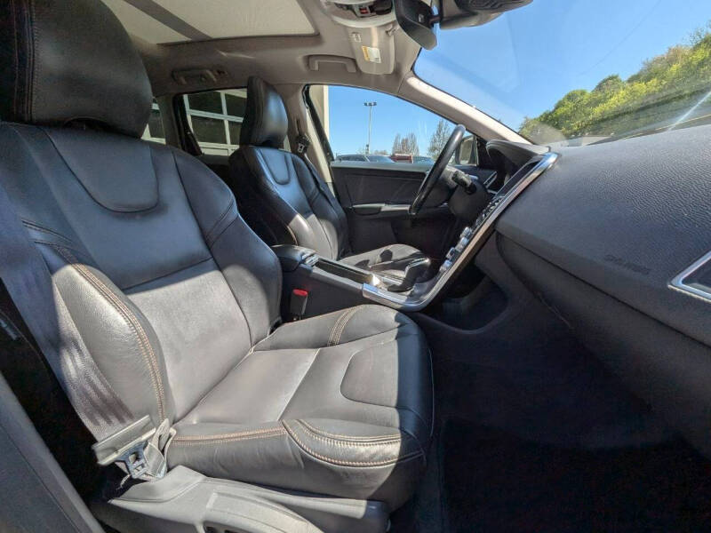2017 Volvo XC60 T5 Dynamic