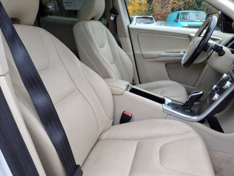 2015 Volvo XC60 T6 Platinum