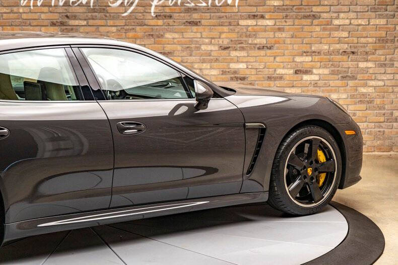 2016 Porsche Panamera