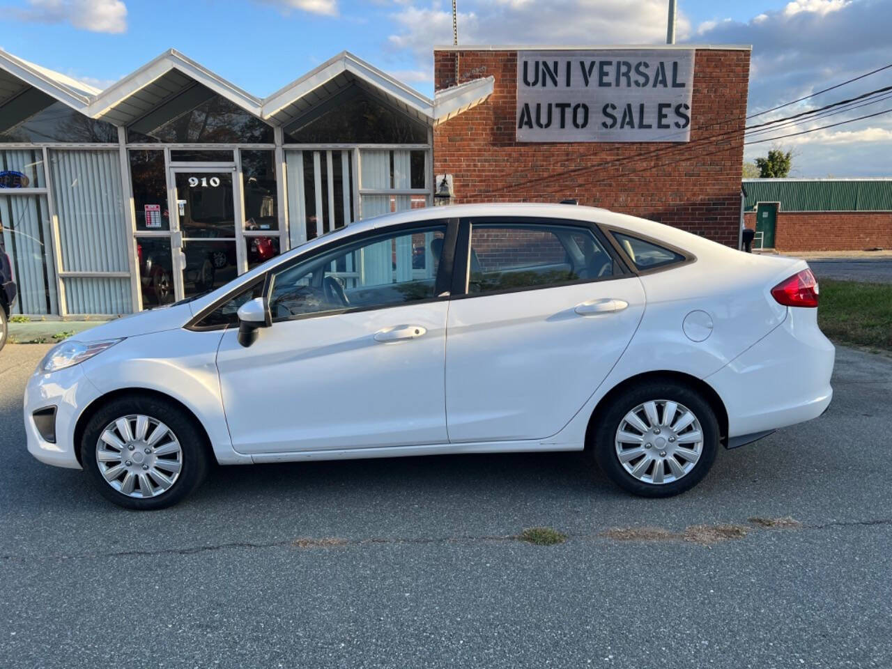 2013 Ford Fiesta for sale at Universal Auto Sales LLC in Burlington, NC