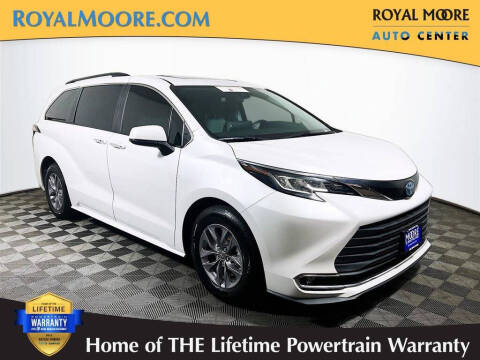 2023 Toyota Sienna XLE 8-Passenger Photo