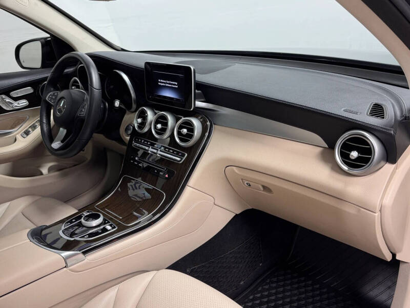 2017 Mercedes-Benz GLC GLC 300