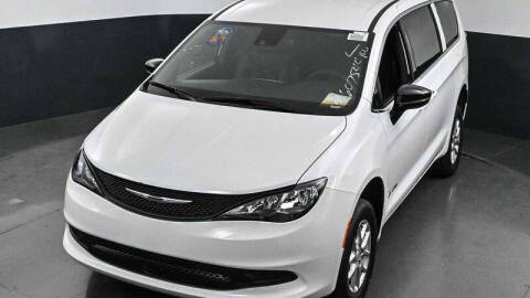 2025 Chrysler Voyager LX