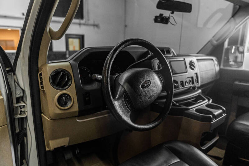 2010 Ford E-Series E-350 SD XLT