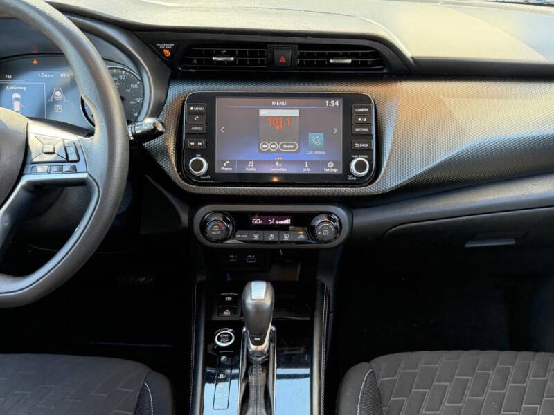 2022 Nissan Kicks SV