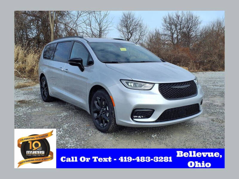 2026 Chrysler Pacifica Select
