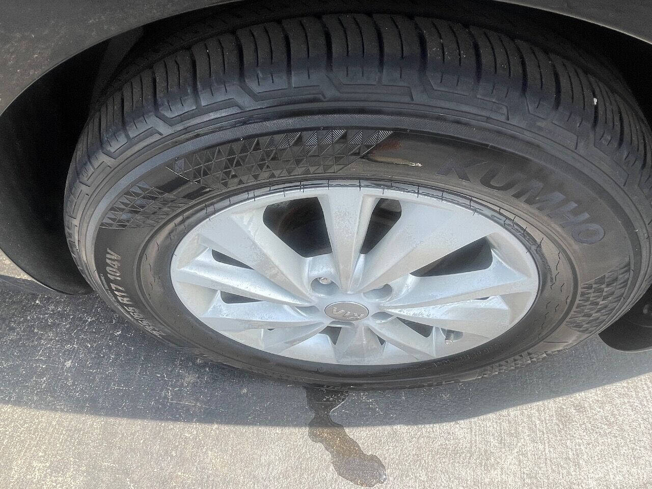 2016 KIA Sedona Minivan - $11,900