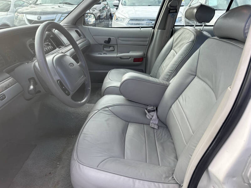 1999 Ford Crown Victoria LX