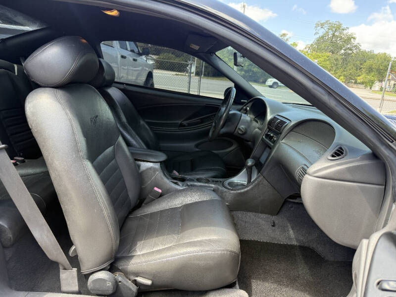 2004 Ford Mustang GT Deluxe