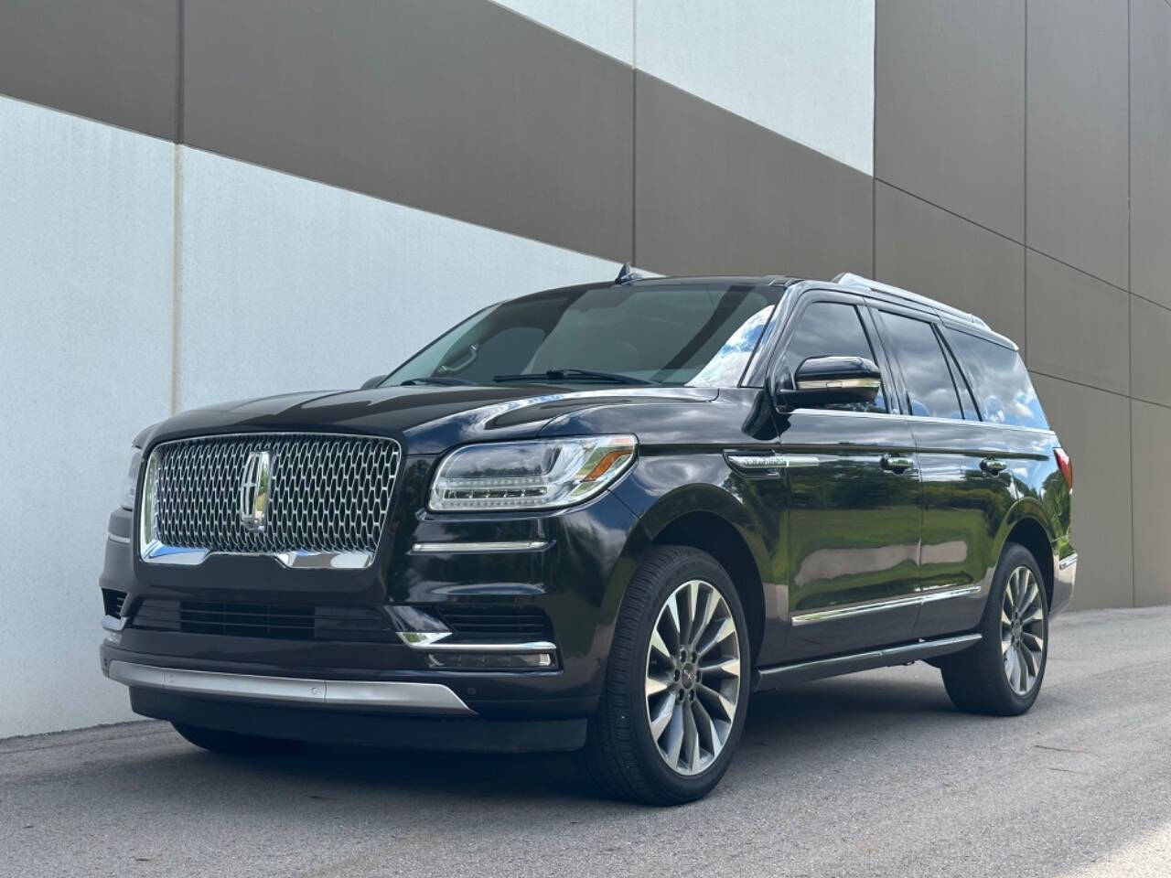 2018 Lincoln Navigator for sale at Phoenix Motor Co in Romulus, MI