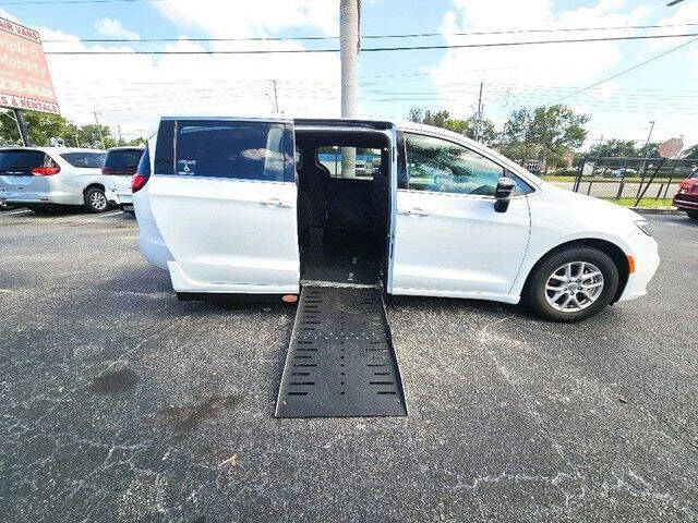 2024 Chrysler Pacifica Touring