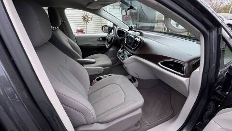 2021 Chrysler Voyager LX