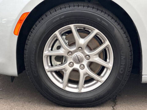 2024 Chrysler Voyager LX