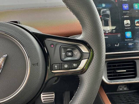 2025 VinFast VF8 Plus