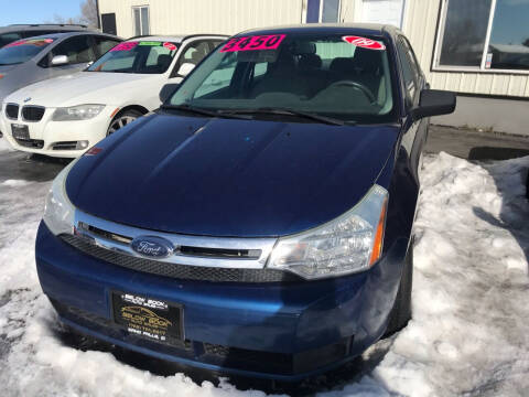 2009 Ford Focus for sale at BELOW BOOK AUTO SALES in Idaho Falls ID