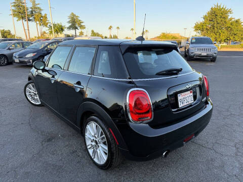 2017 MINI Hardtop 4 Door Cooper