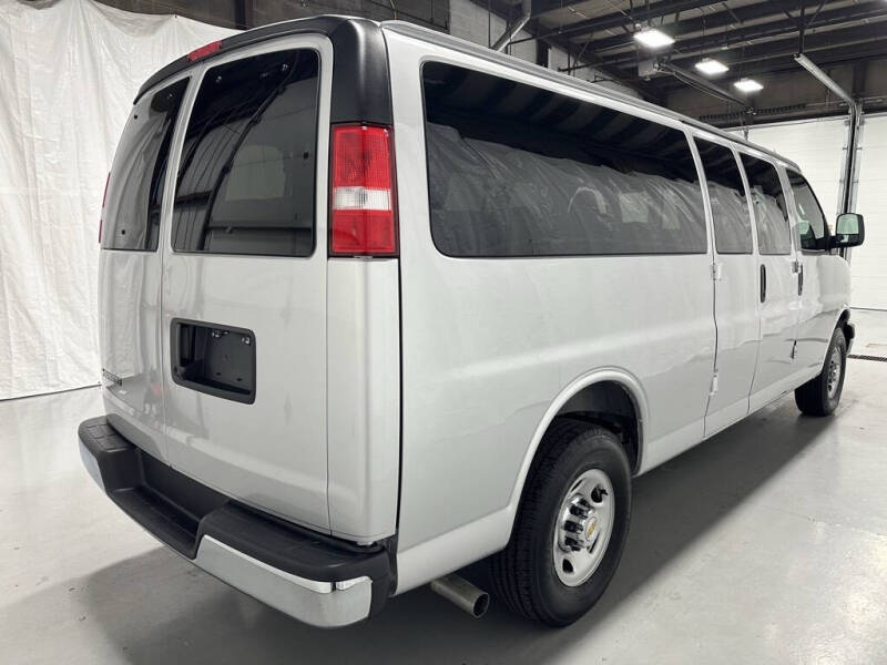 2025 Chevrolet Express LT 3500