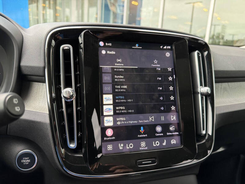 2024 Volvo XC40 B5 Ultimate Bright Theme