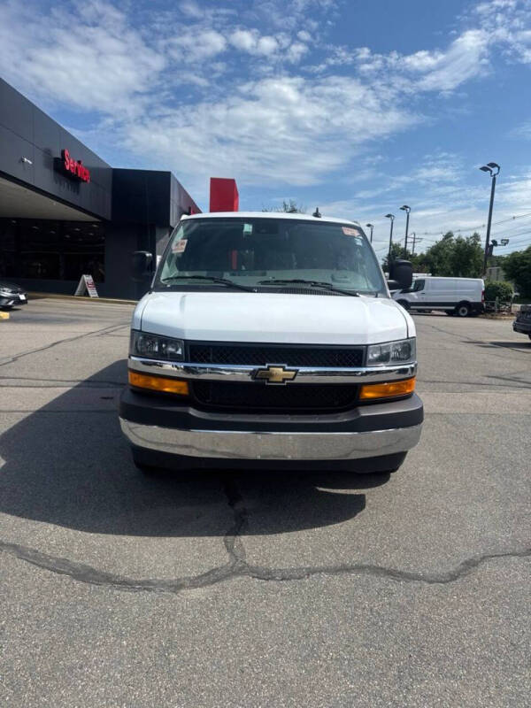 2025 Chevrolet Express LT 3500