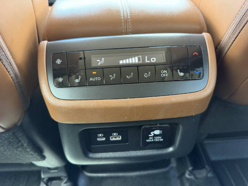 2023 Nissan Pathfinder Platinum