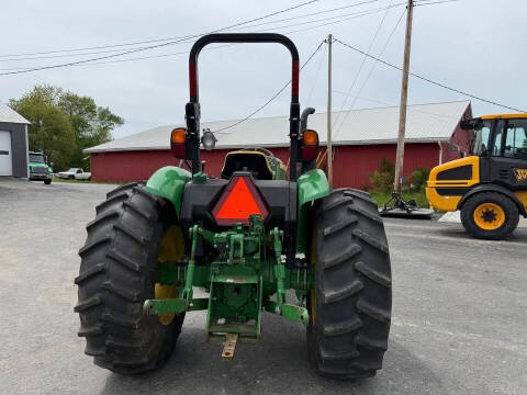 2016 John Deere 5065e