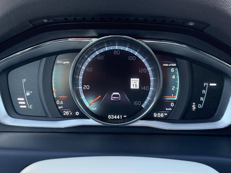 2016 Volvo XC70 T5 Platinum